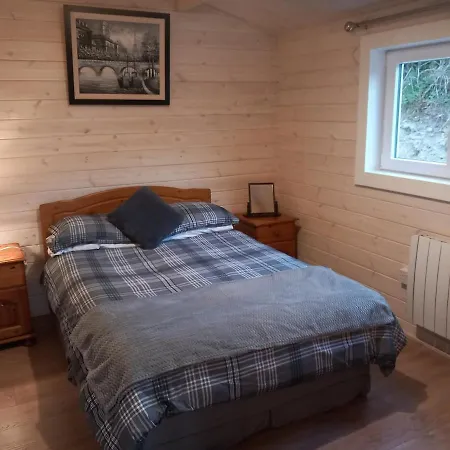 Grove View Log House